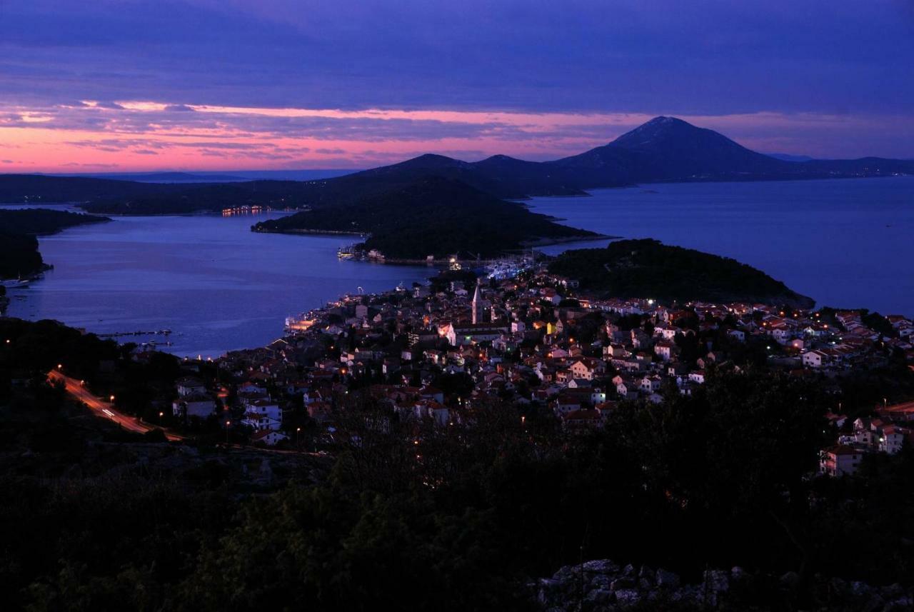 Apartment With Terrace And Sea View Mali Losinj Exterior photo