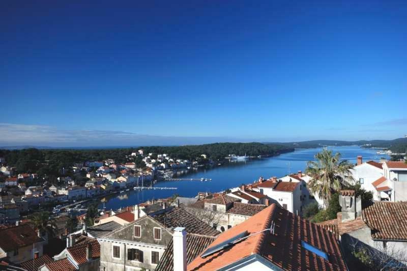 Apartment With Terrace And Sea View Mali Losinj Exterior photo