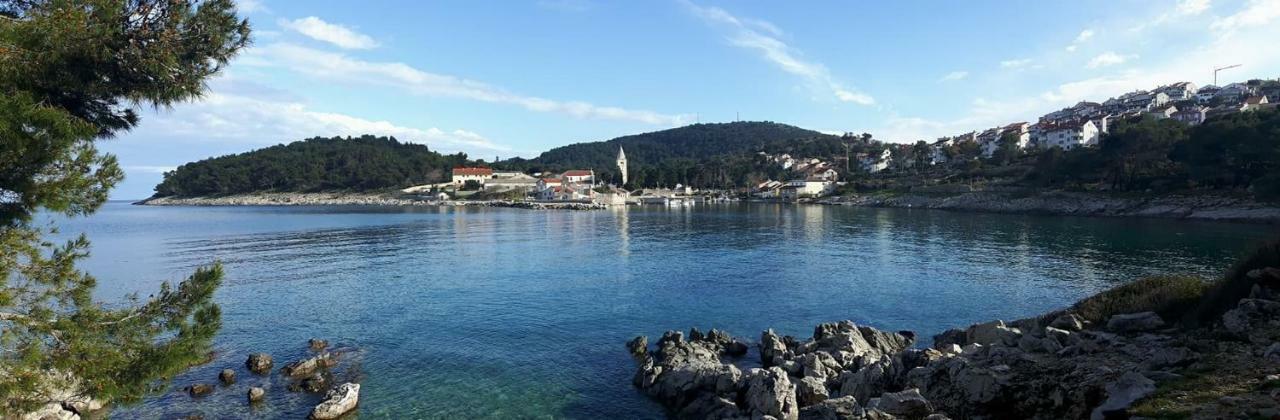 Apartment With Terrace And Sea View Mali Losinj Exterior photo