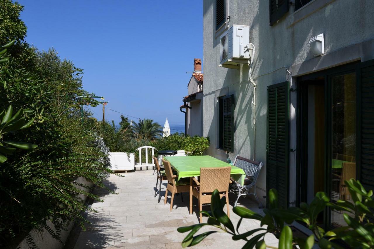 Apartment With Terrace And Sea View Mali Losinj Exterior photo